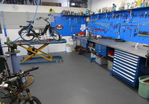 garage workshop with a grey Flexi-Tile floor
