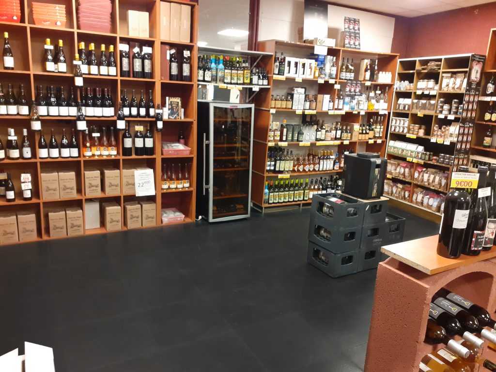 Flexi-Tile floor in Mille et Une Vignes wine merchants